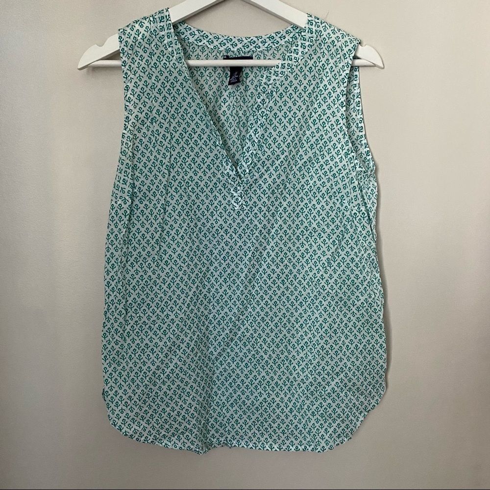 Gap Blouse Sleeveless Floral Print V-Neck Top Casual Lightweight Trendy Pattern - Picture 1 of 6
